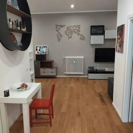 Apartment In Viaggio Con Pippo - Ampio Con Ac Nei Pressi Di Piazza Bovio E Del Rivellino *