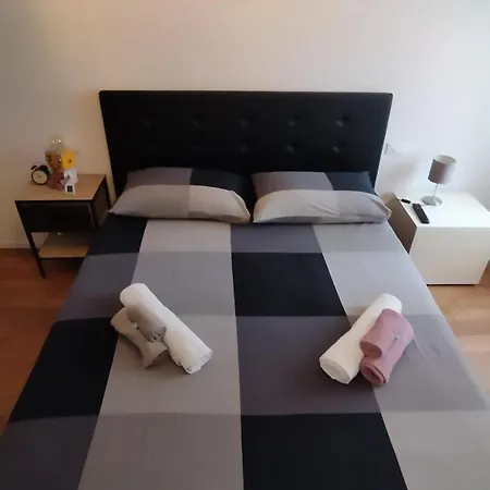 In Viaggio Con Pippo - Ampio Con Ac Nei Pressi Di Piazza Bovio E Del Rivellino Apartment